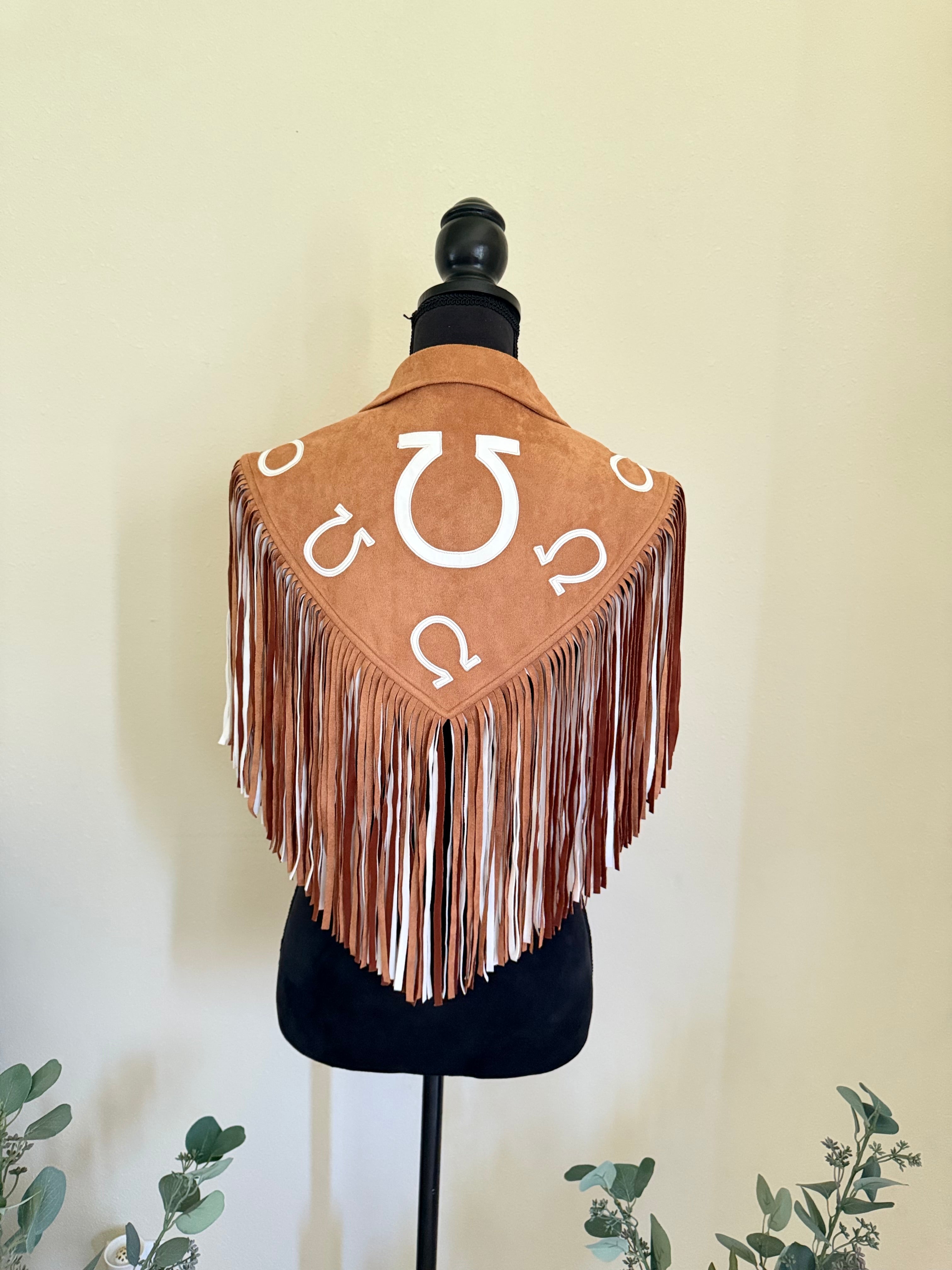 SAINTS & HEARTS WOMEN'S FAUX SUEDE HORSESHOE FRINGE CAPE